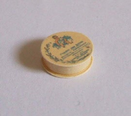 baby-poeder-doosje-poudre-des-bebes-kit-box-poppenhuis-dollhouse-artofmini.com-miniatuur-miniature-nursery-baby-powder-vintage