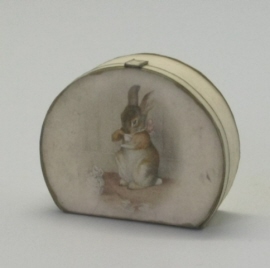 beakh24-1-artofmini.com-koffer-suitcase-miniature-miniatuur-miniatur-puppen-haus-stube-doll-dolls-house-beatrix-potter