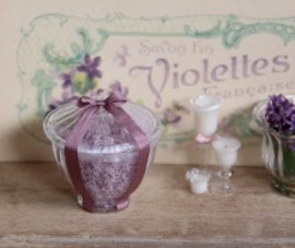 jwmspv70-artofmini.com-poppenhuis-dollhouse-glass-bowl-pot-badzout-bath-salts-violettes