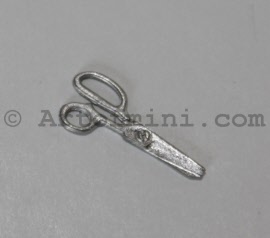 mmt151-artofmini.com-metal-miniatures-unfinshed-metalen-miniaturen-poppenhuis-puppenhaus-dollshouse-schaar-scissors-schere